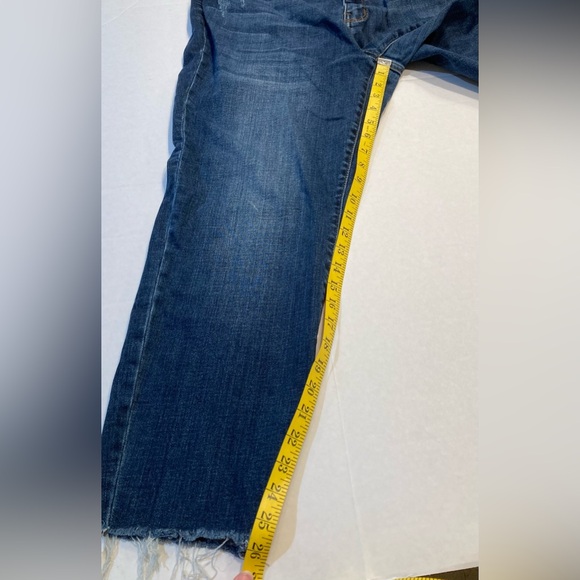 Judy Blue EUC Size 20W Dark Wash Distressed Crop Jeans - Picture 5 of 7